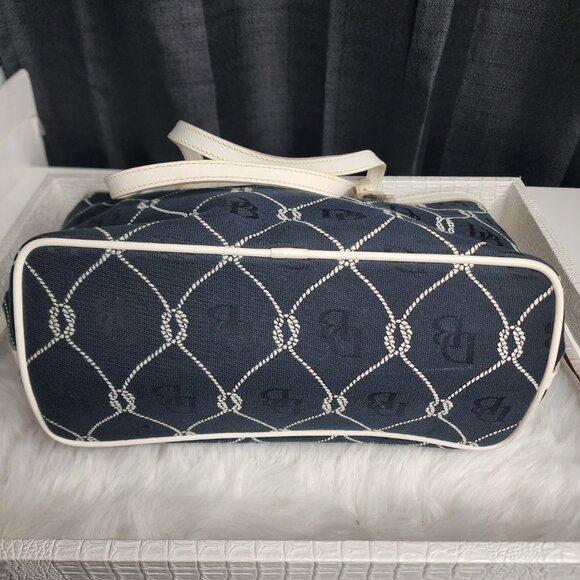 Vintage Dooney and Bourke nautical knot print east/west bucket bag in black - Picture 5 of 11